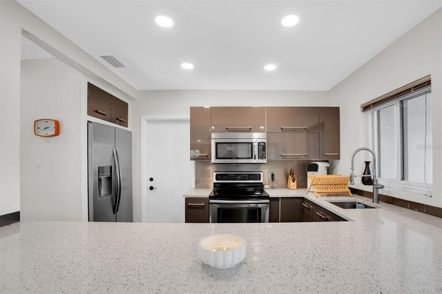 5909 4TH AVENUE N, St Petersburg, FL 33710