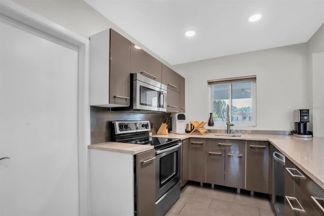 5909 4TH AVENUE N, St Petersburg, FL 33710