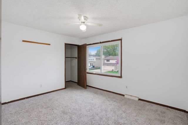 3929 Mary Lynn Drive, Urbandale, IA 50322