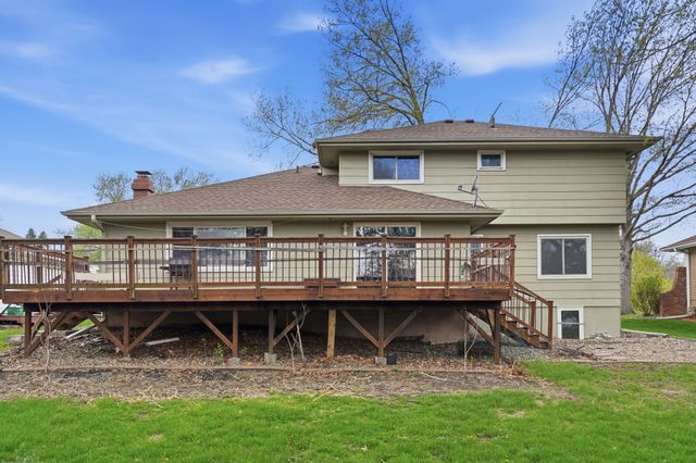 3929 Mary Lynn Drive, Urbandale, IA 50322