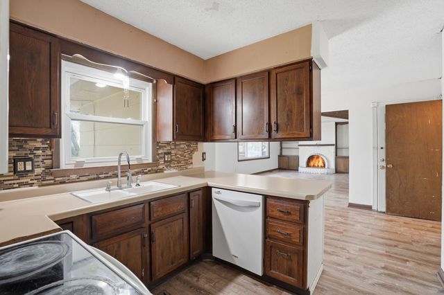 3929 Mary Lynn Drive, Urbandale, IA 50322