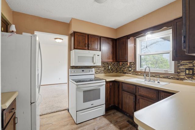 3929 Mary Lynn Drive, Urbandale, IA 50322