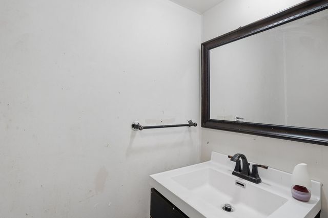 3929 Mary Lynn Drive, Urbandale, IA 50322