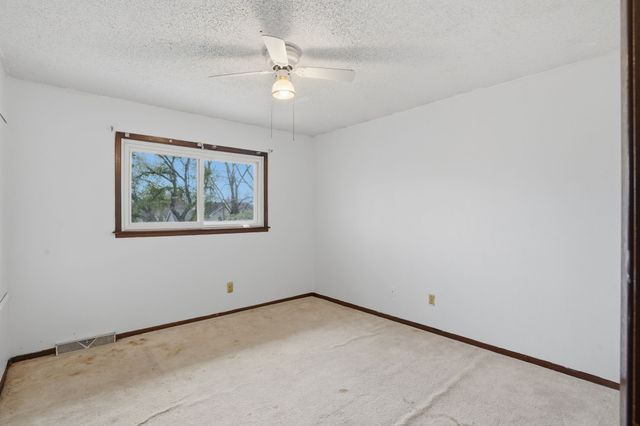 3929 Mary Lynn Drive, Urbandale, IA 50322