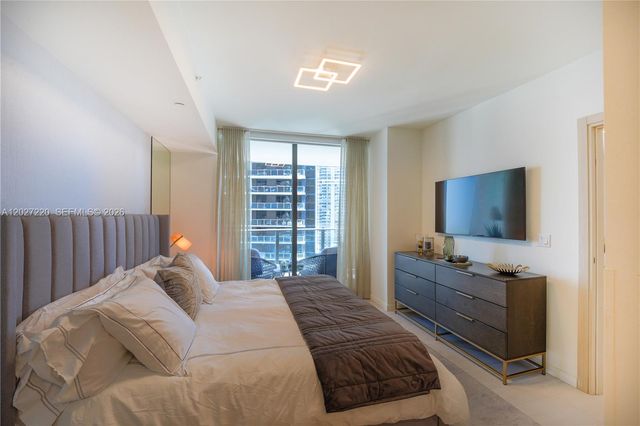 1000 Brickell Plaza 3705, Miami, FL 33131