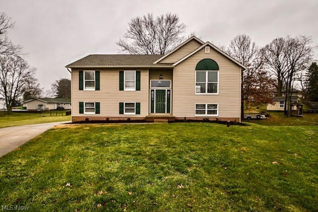 2391 Libra Circle SW, Canton, OH 44706
