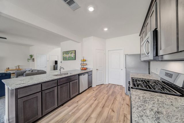 10852 Copper Hills Lane, Fort Worth, TX 76108