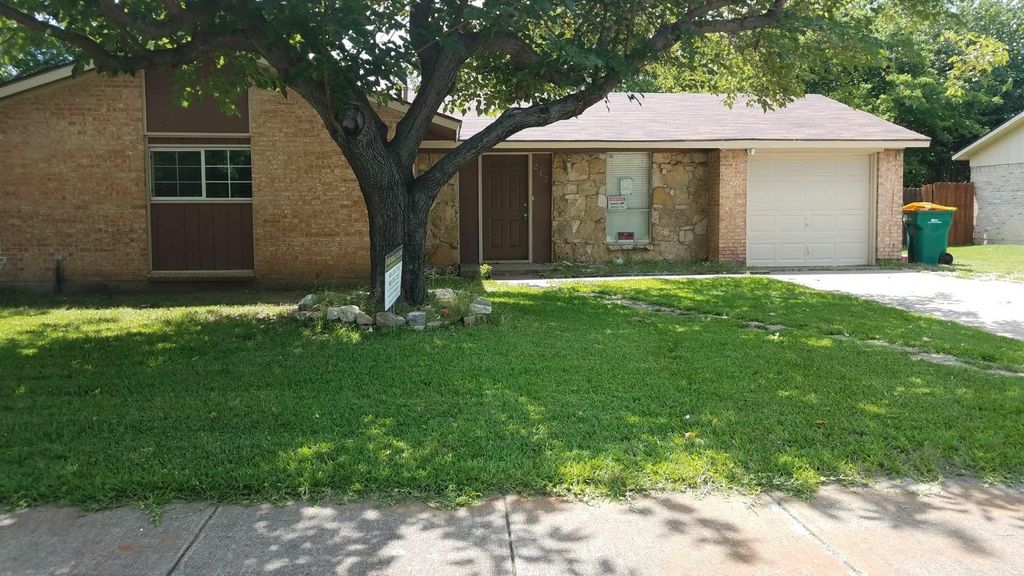 212 Ridgeway Circle, Lewisville, TX 75067
