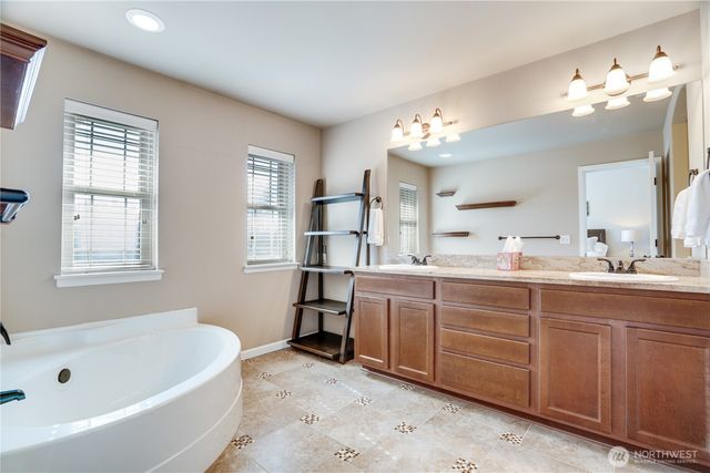 5913 164th Avenue Ct E, Sumner, WA 98390