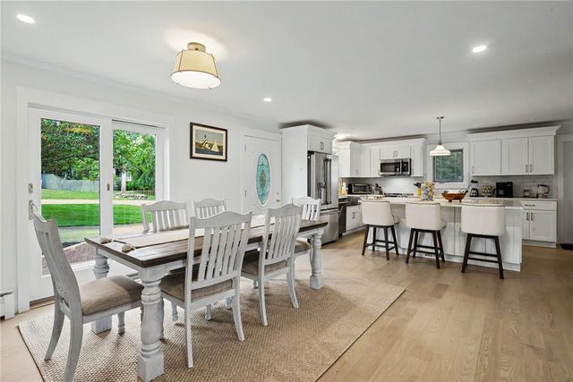 20 Roxbury Road, Narragansett, RI 02882