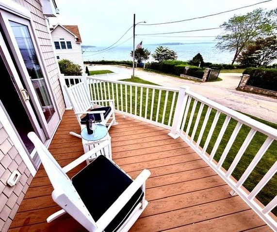 20 Roxbury Road, Narragansett, RI 02882