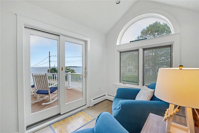 20 Roxbury Road, Narragansett, RI 02882