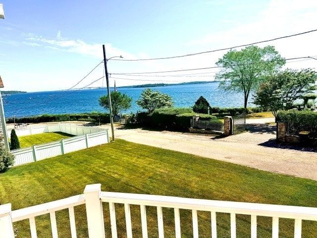 20 Roxbury Road, Narragansett, RI 02882