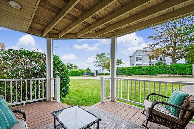 20 Roxbury Road, Narragansett, RI 02882