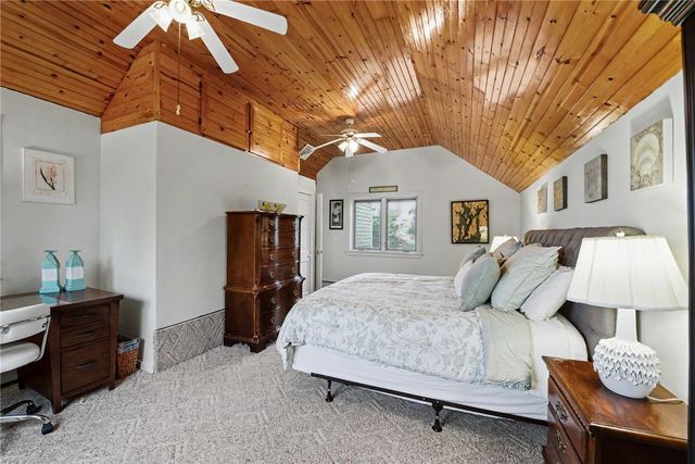 20 Roxbury Road, Narragansett, RI 02882