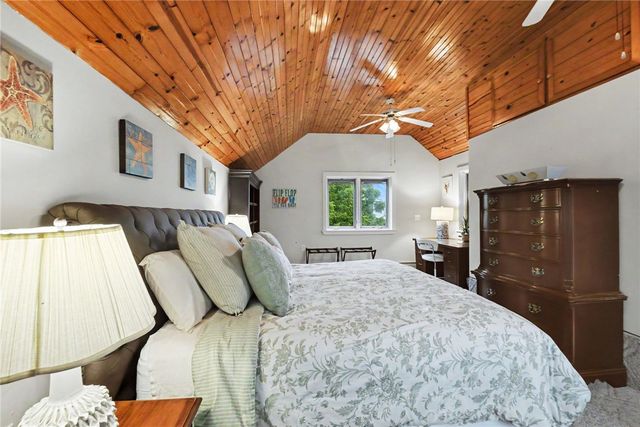 20 Roxbury Road, Narragansett, RI 02882