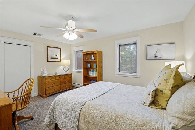20 Roxbury Road, Narragansett, RI 02882