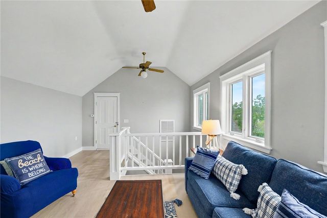 20 Roxbury Road, Narragansett, RI 02882