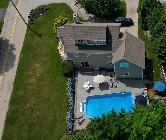 20 Roxbury Road, Narragansett, RI 02882