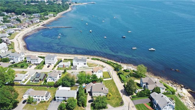 20 Roxbury Road, Narragansett, RI 02882