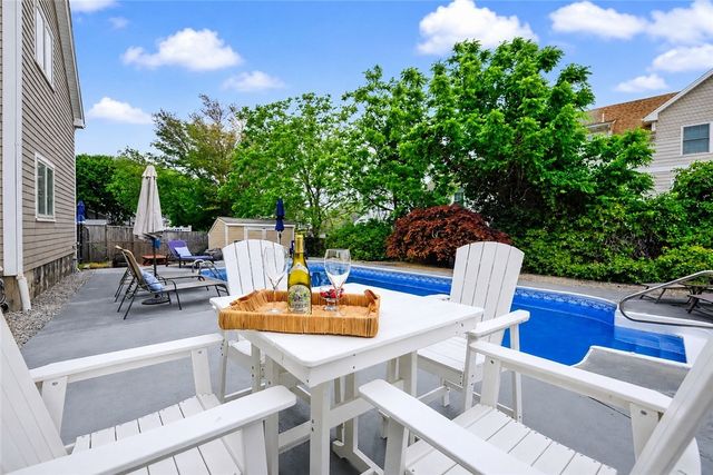 20 Roxbury Road, Narragansett, RI 02882