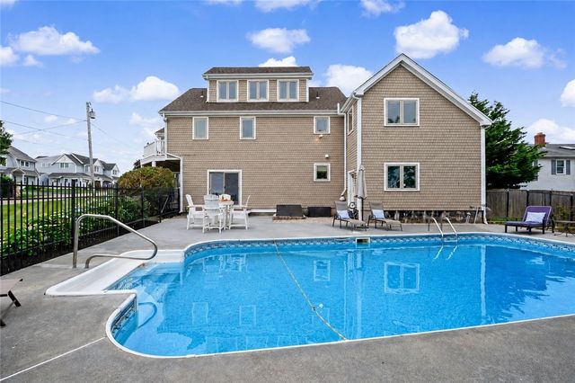 20 Roxbury Road, Narragansett, RI 02882