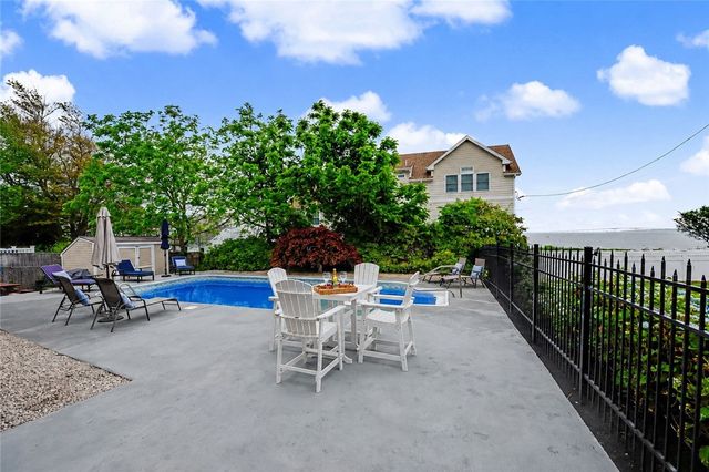 20 Roxbury Road, Narragansett, RI 02882