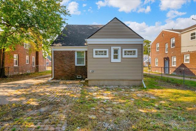 16546 Sussex St, Detroit, MI 48235