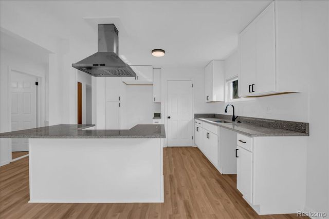 16546 Sussex St, Detroit, MI 48235