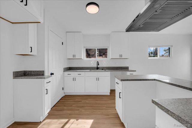 16546 Sussex St, Detroit, MI 48235