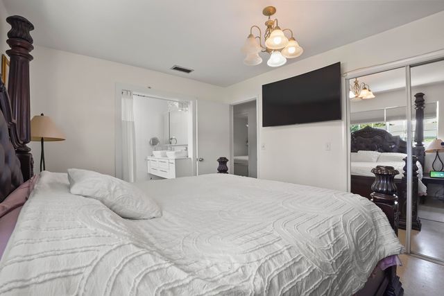 1737 N 14th Avenue N, Lake Worth Beach, FL 33460