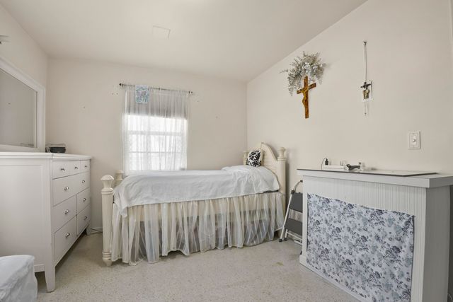 1737 N 14th Avenue N, Lake Worth Beach, FL 33460