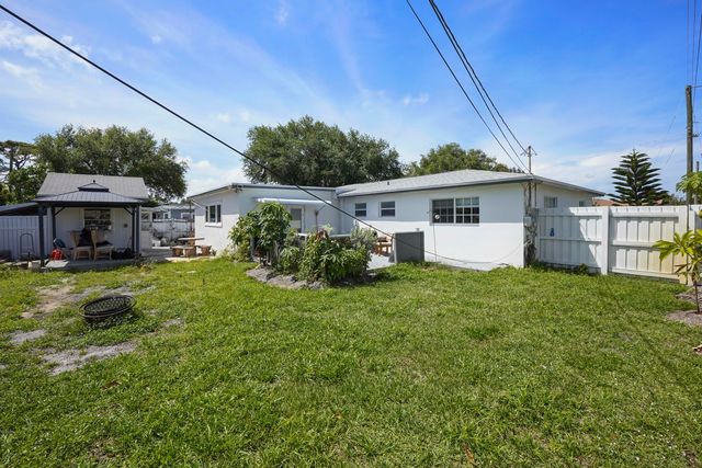 1737 N 14th Avenue N, Lake Worth Beach, FL 33460