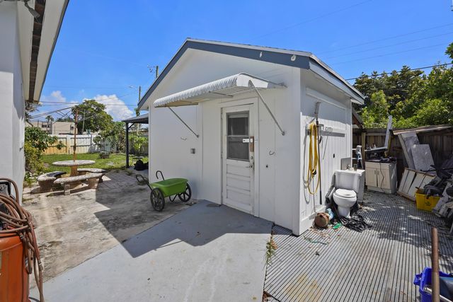 1737 N 14th Avenue N, Lake Worth Beach, FL 33460