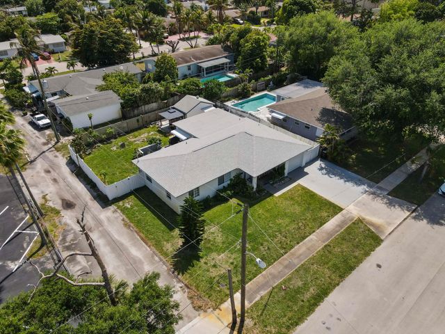 1737 N 14th Avenue N, Lake Worth Beach, FL 33460