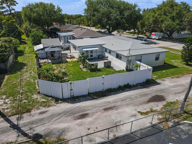 1737 N 14th Avenue N, Lake Worth Beach, FL 33460