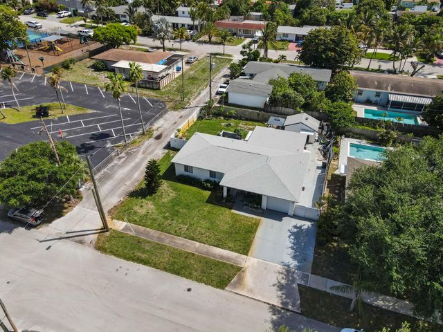 1737 N 14th Avenue N, Lake Worth Beach, FL 33460