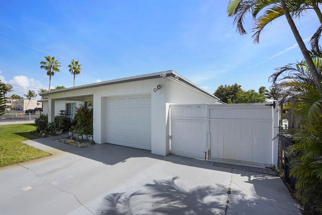1737 N 14th Avenue N, Lake Worth Beach, FL 33460