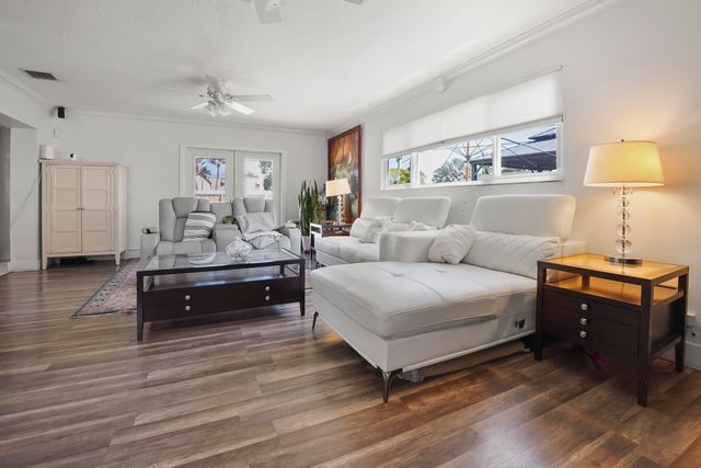 1737 N 14th Avenue N, Lake Worth Beach, FL 33460