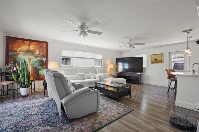 1737 N 14th Avenue N, Lake Worth Beach, FL 33460