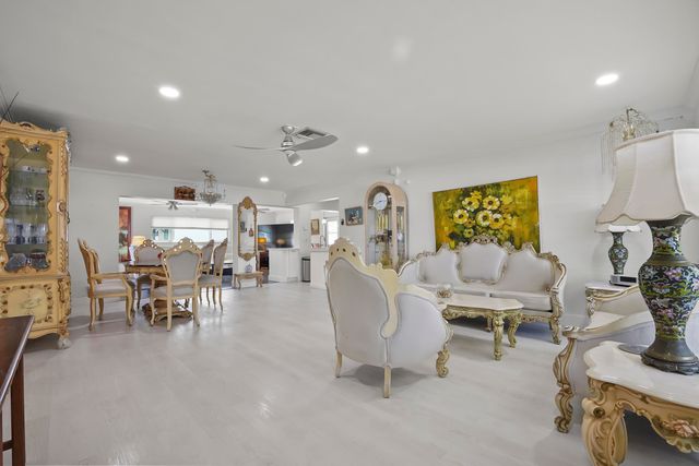 1737 N 14th Avenue N, Lake Worth Beach, FL 33460