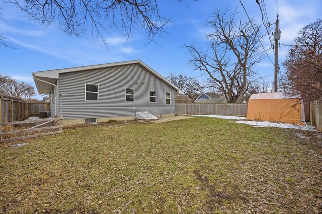 813 17th Street S, Fargo, ND 58103