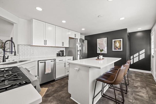 2219 17th AVENUE, Kenosha, WI 53140