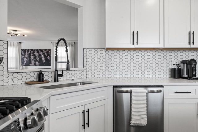 2219 17th AVENUE, Kenosha, WI 53140