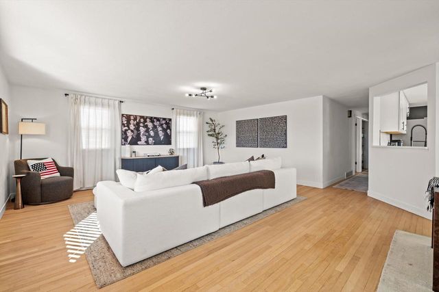 2219 17th AVENUE, Kenosha, WI 53140