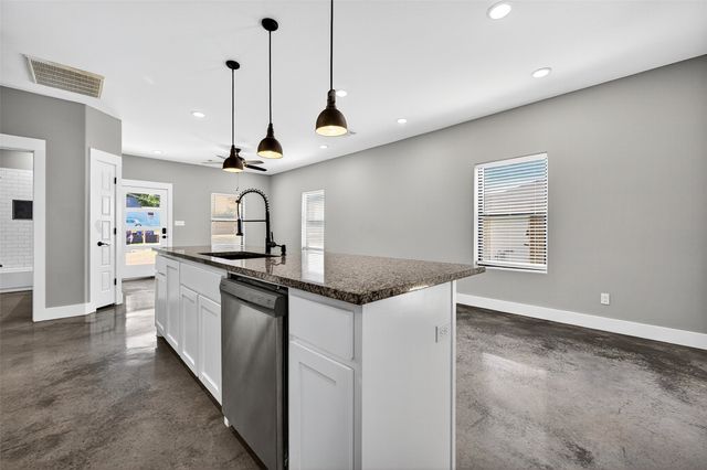 1507 S 7th Avenue, Denison, TX 75021