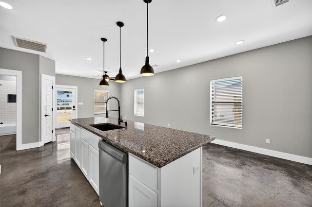 1507 S 7th Avenue, Denison, TX 75021