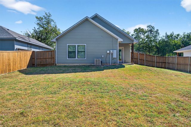 1507 S 7th Avenue, Denison, TX 75021