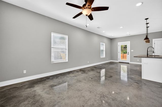 1507 S 7th Avenue, Denison, TX 75021