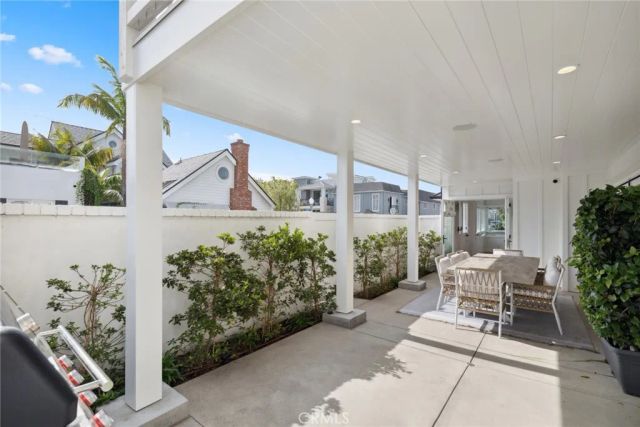 300 Coral Avenue, Newport Beach, CA 92662